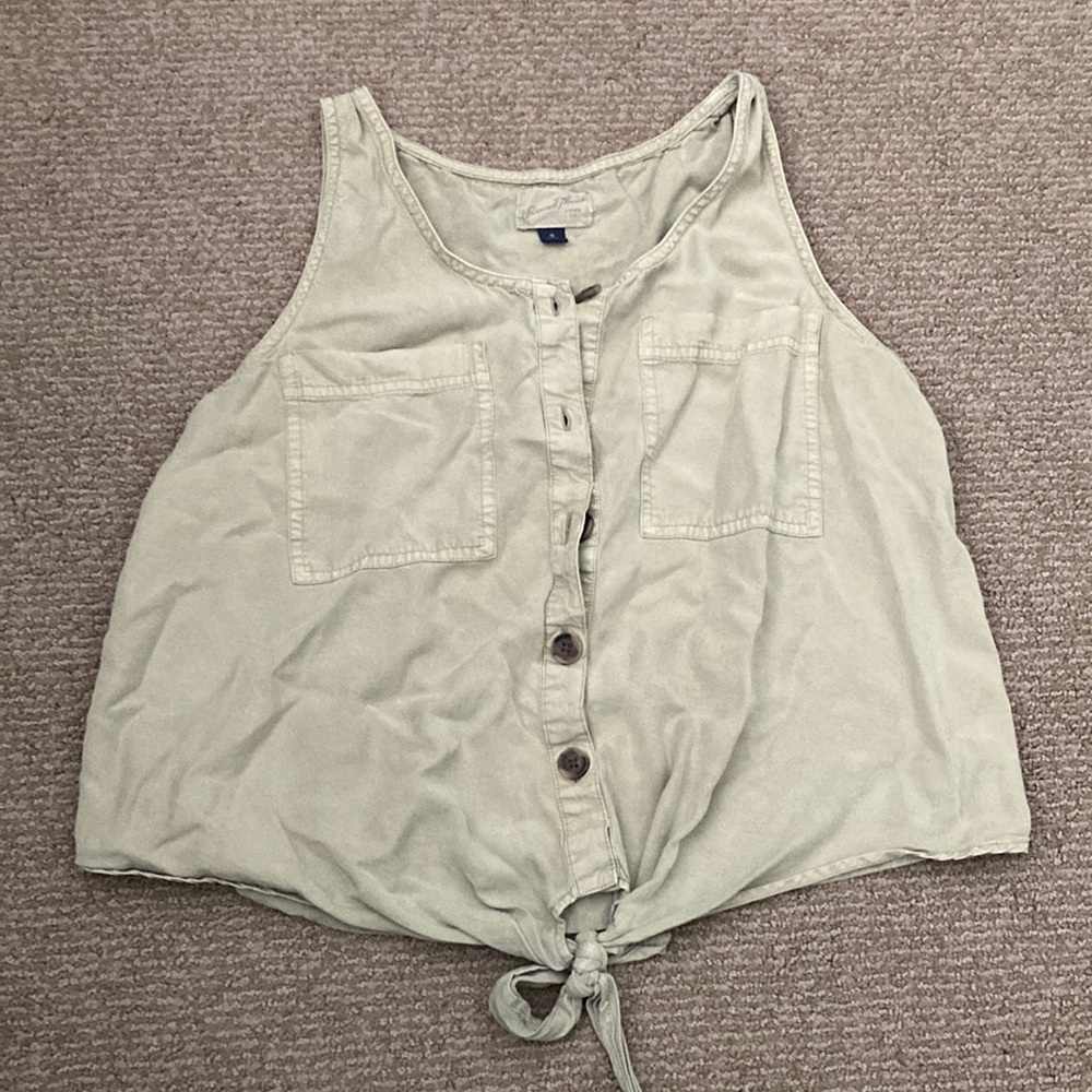 Universal Thread crop tank. Ties in front.